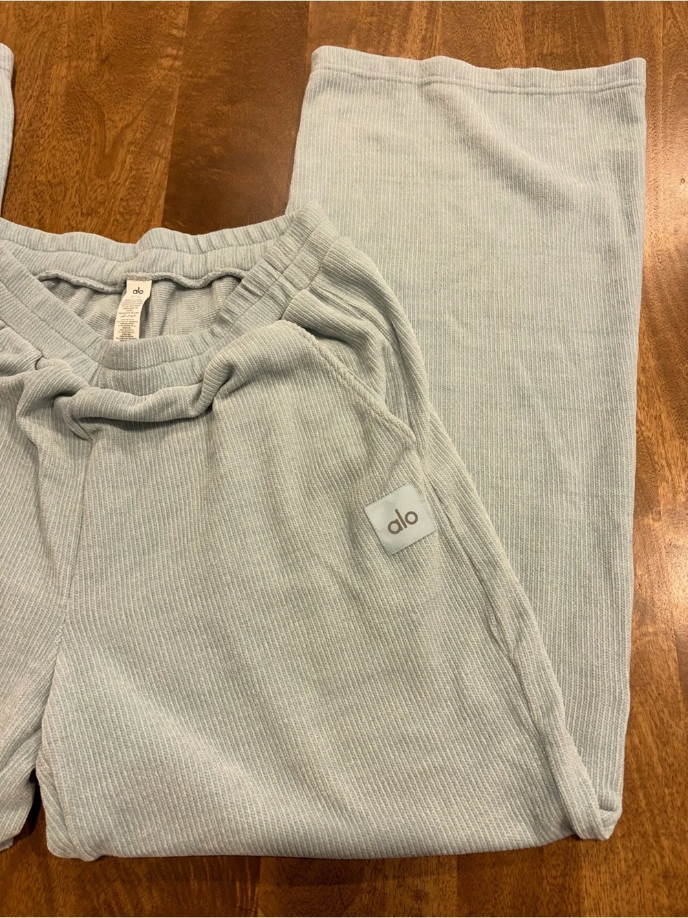 alo Light Sage Ribbed Lounge Pants